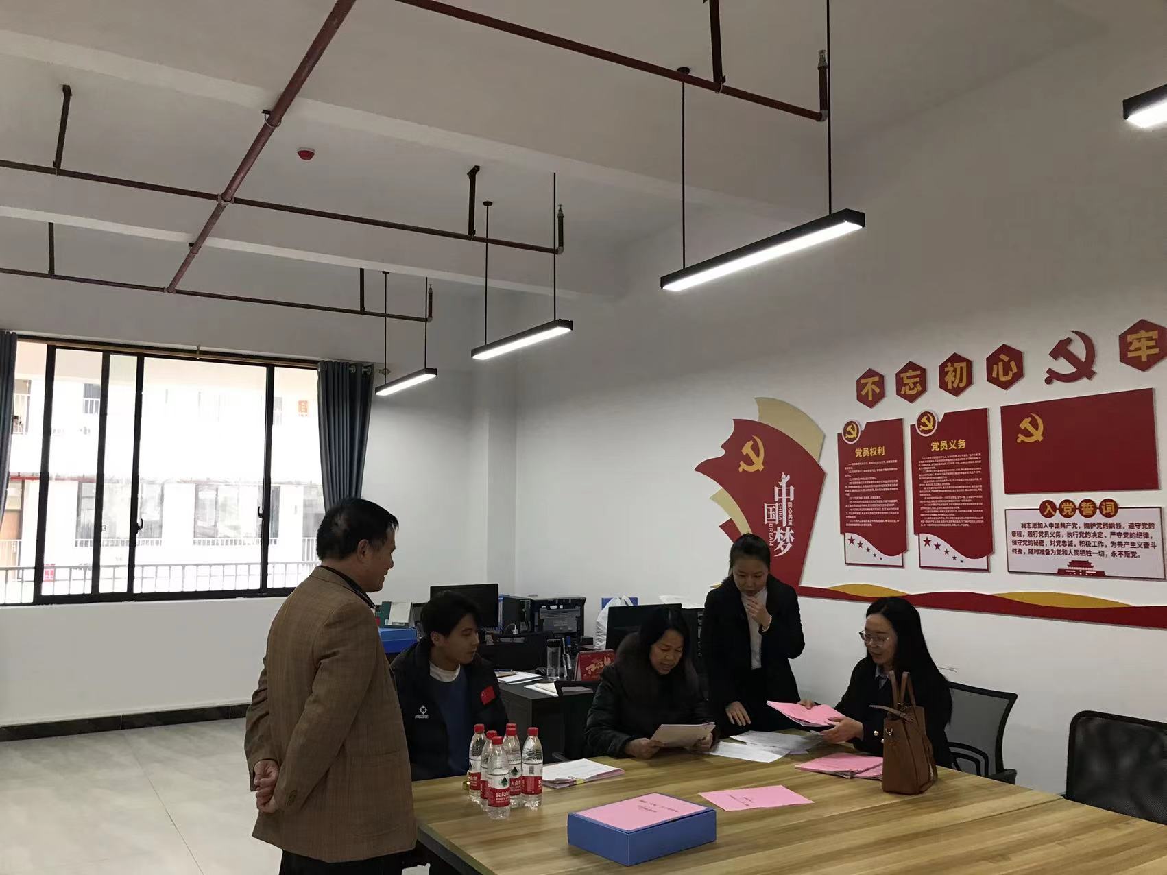 教育局到校检查学校创建“五好”关心下一代工作委员会相关台账 丨 雷速（中国）