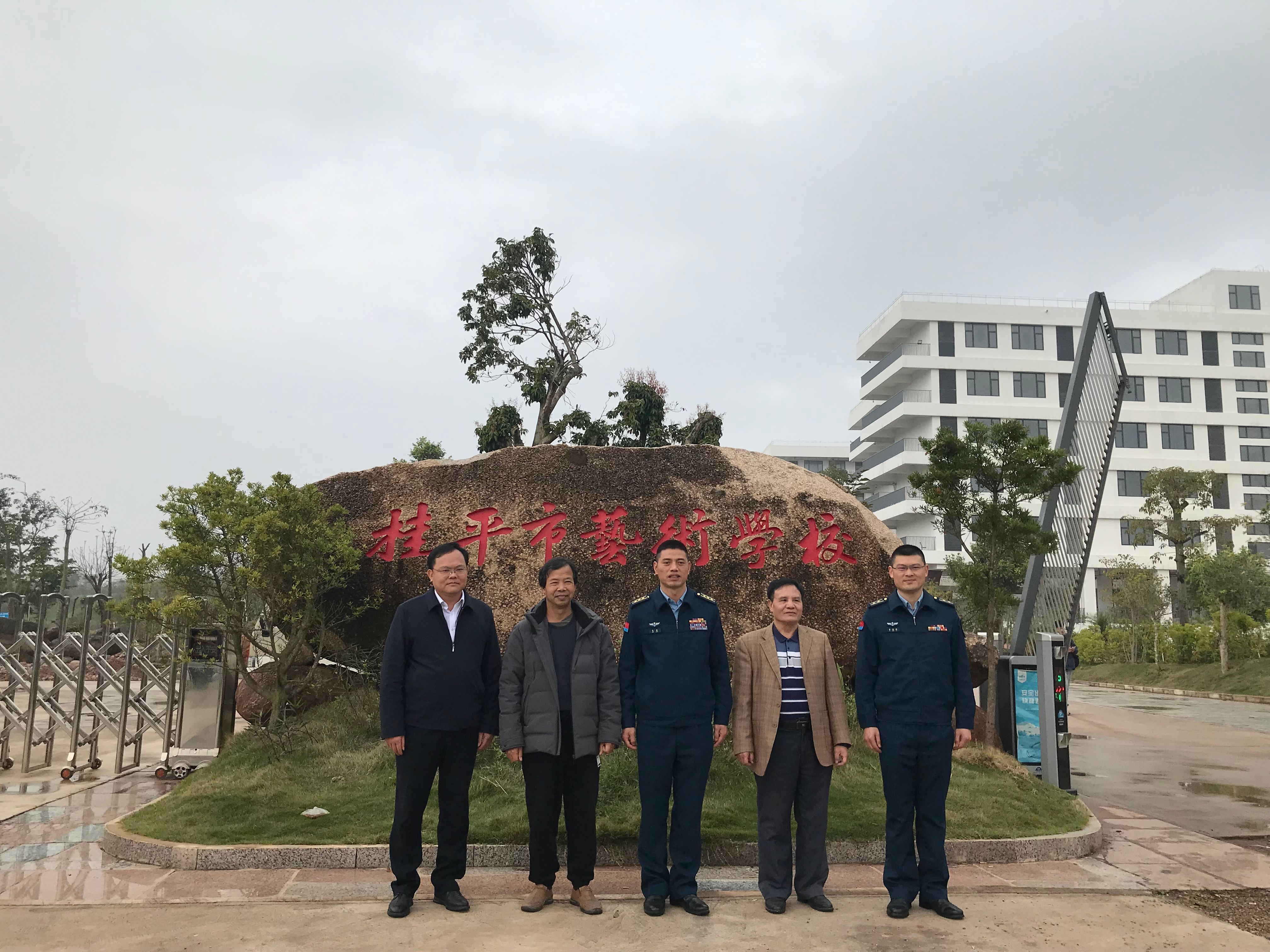 部队首长到我校指导工作丨 雷速（中国）  丨一方水土养育一代人。军民鱼水情，让我们的家园充满阳光、充满生机、充满希望！